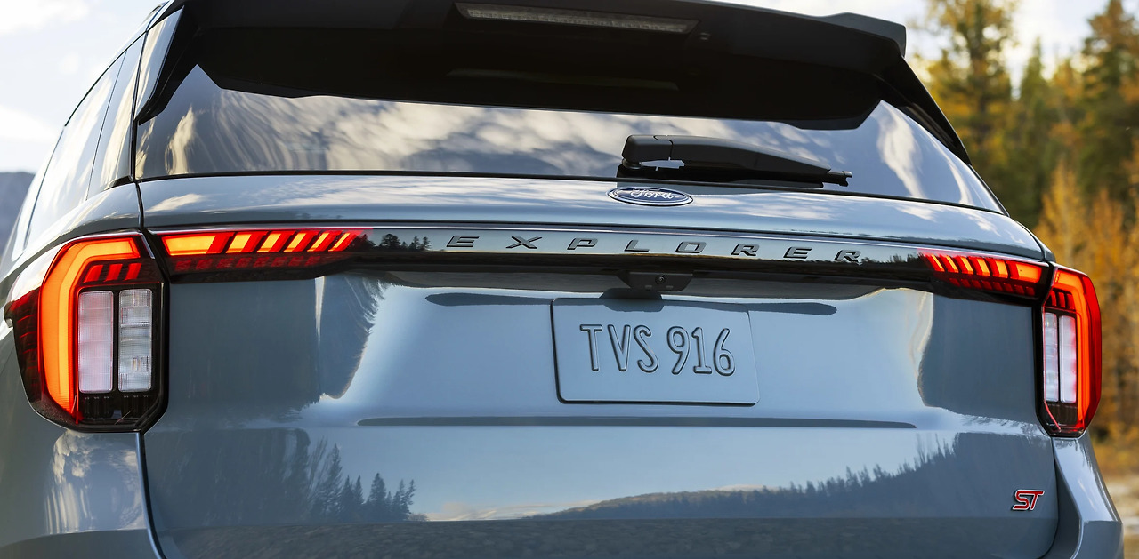 2025-ford-explorer-st_23-2361x1161.jpg