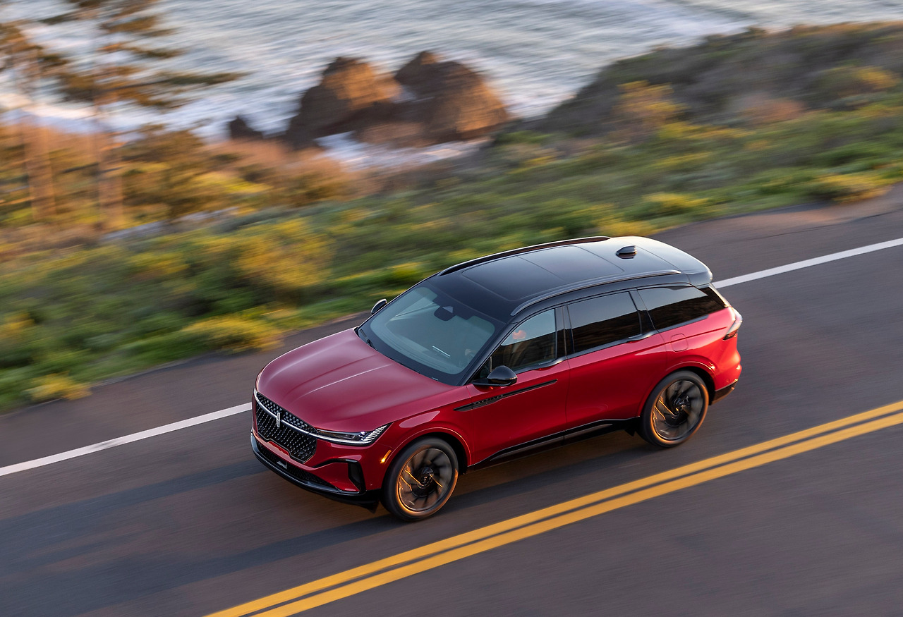 2024 Lincoln Nautilus Reserve Jet Package_05.jpg