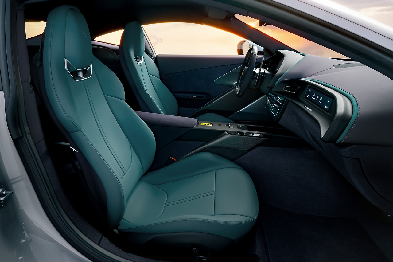 21_페라리 아말피_실내.jpg