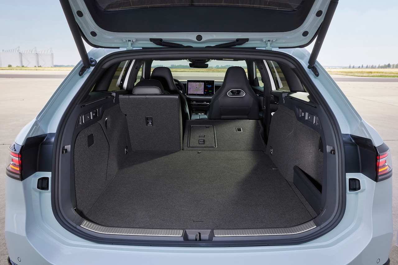 이미지_ IAA 2023 월드 프리미어_첫 MQB evo 기반 중형 왜건 '신형 파사트 바리안트' (6).jpg