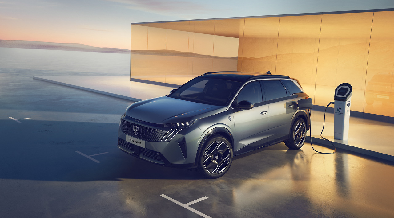PEUGEOT_E5008_2403STYP_109.jpg