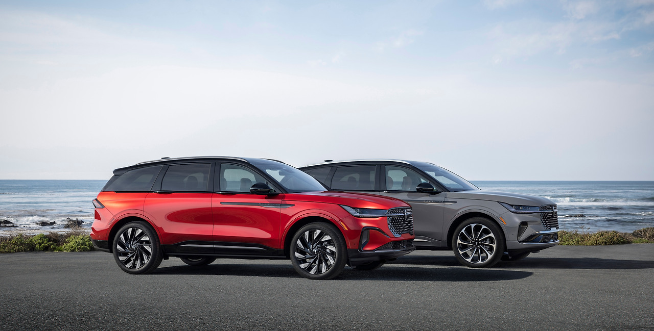 2024 Lincoln Nautilus Reserve with Jet Appearance Package_2024 Lincoln Black Label Nautilus Hybrid.jpg.jpg