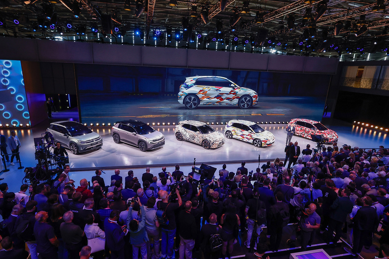 3. 코어 브랜드 그룹_도심형 전기차 패밀리.jpg