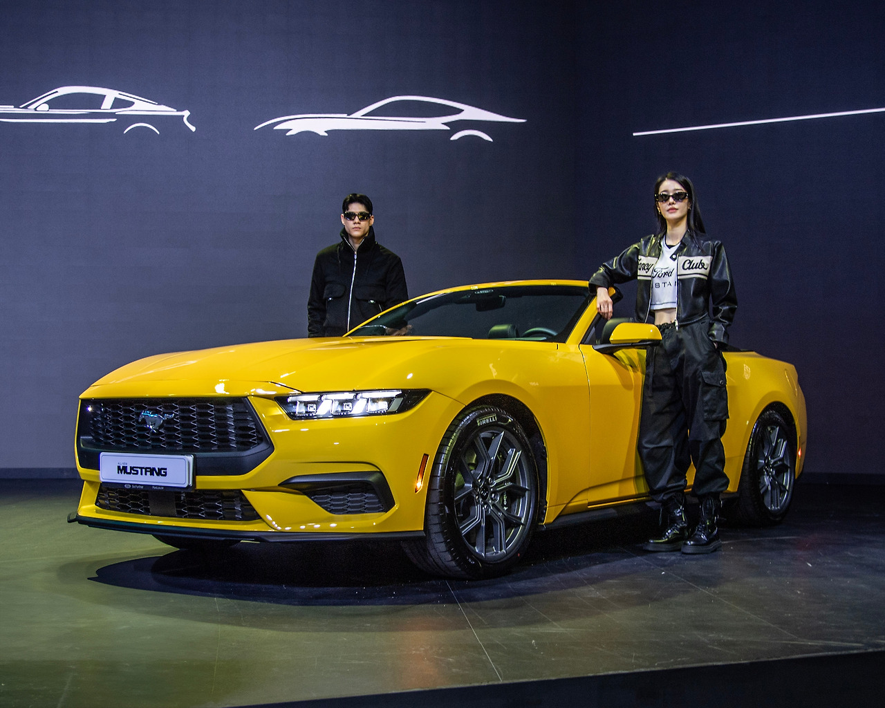 yellow splash mustang conver.jpg