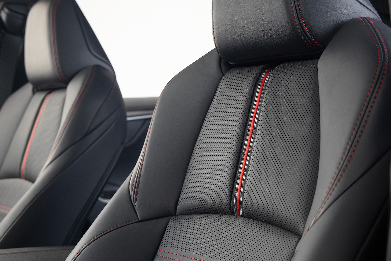 [사진자료7] RAV4 플러그인 하이브리드_실내시트.jpg