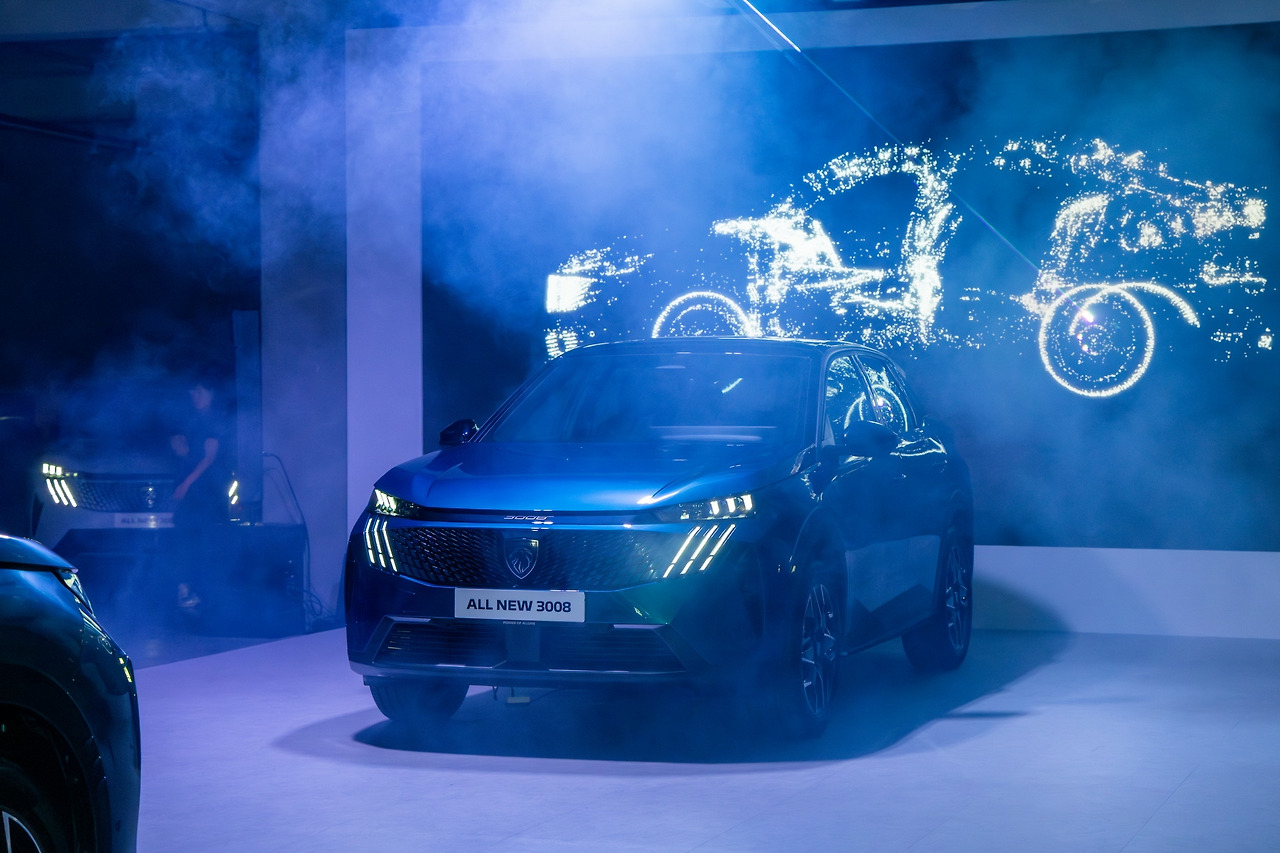 사진자료1-푸조 올 뉴 3008 스마트 하이브리드 프리미어_언베일링 미디어아트 퍼포먼스.jpg