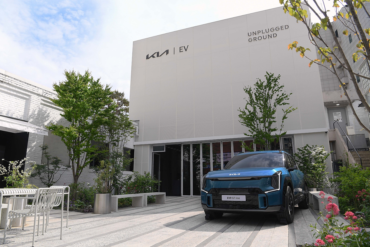 20230429_기아__!HS_EV9_!HE_ 성수동 전시장 (6).jpg