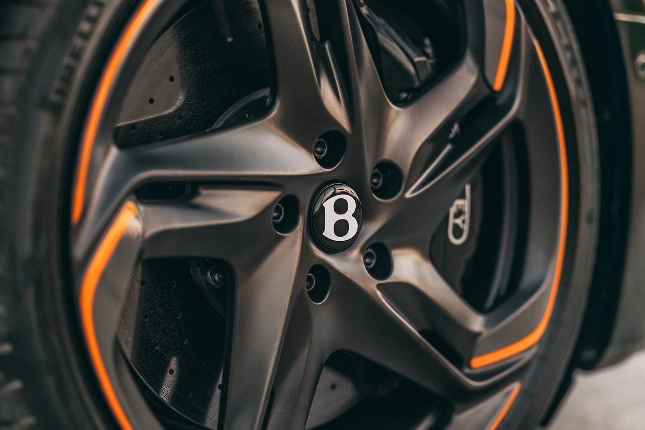 [참고 사진] 벤틀리 뮬리너 바투르 컨버터블 (9).jpg