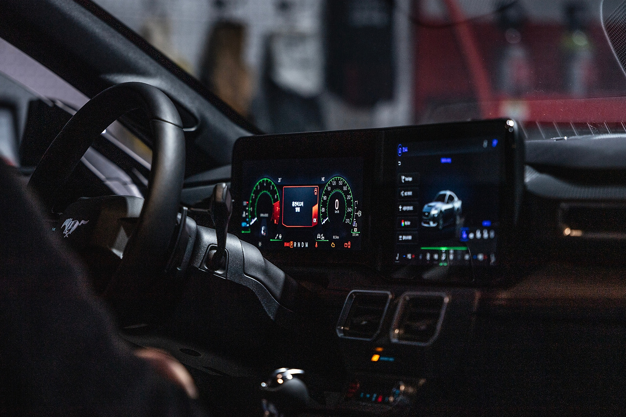 머스탱 운전석.jpg