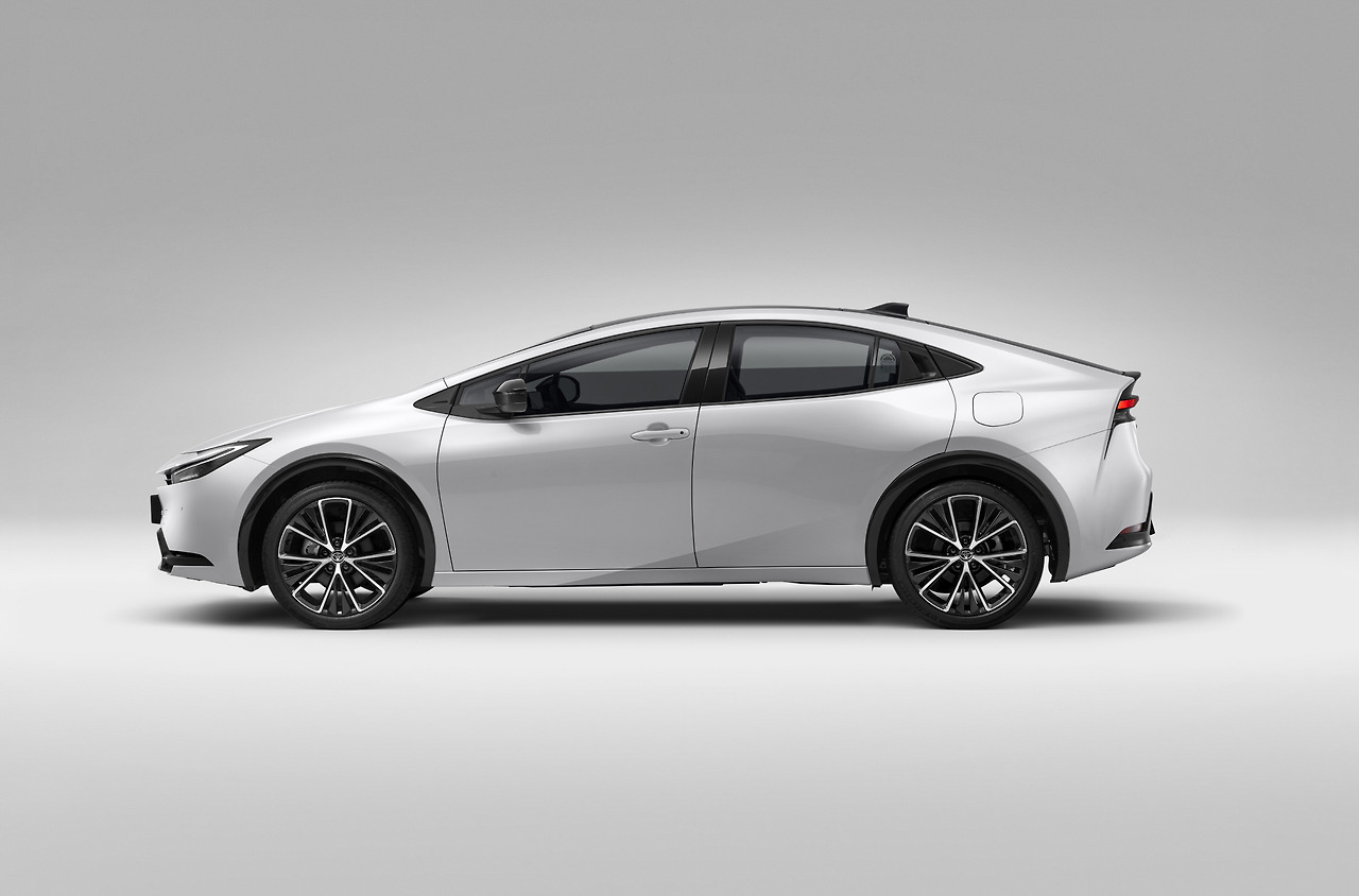 3. 토요타 5세대 프리우스 하이브리드 측면.jpg