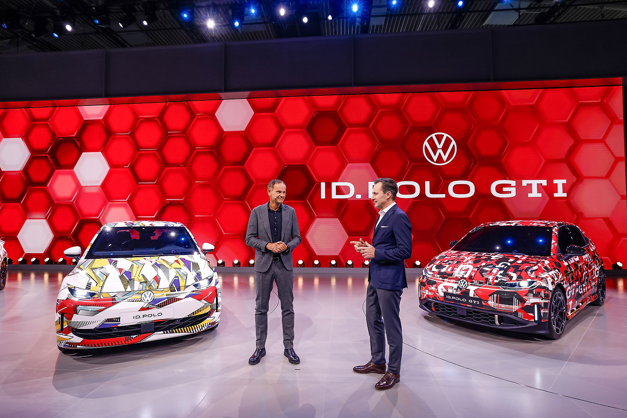 2. 올리버 블루메 & 토마스 셰퍼_ID. 폴로 & ID. 폴로 GTI.jpg