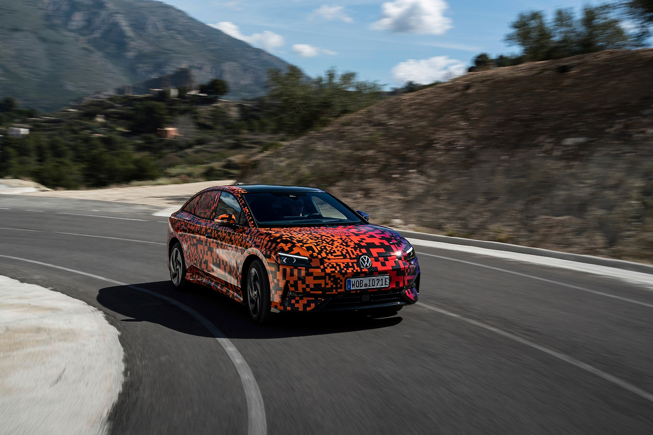 이미지_폭스바겐 순수 전기 세단 ID.7 (1).jpg