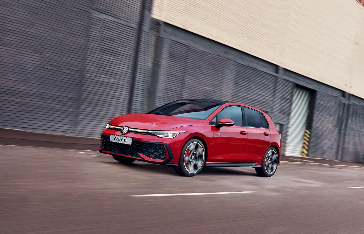 참고사진_폭스바겐 신형 골프 GTI (1).jpg