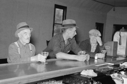 Men-in-Bar-500x333.jpg