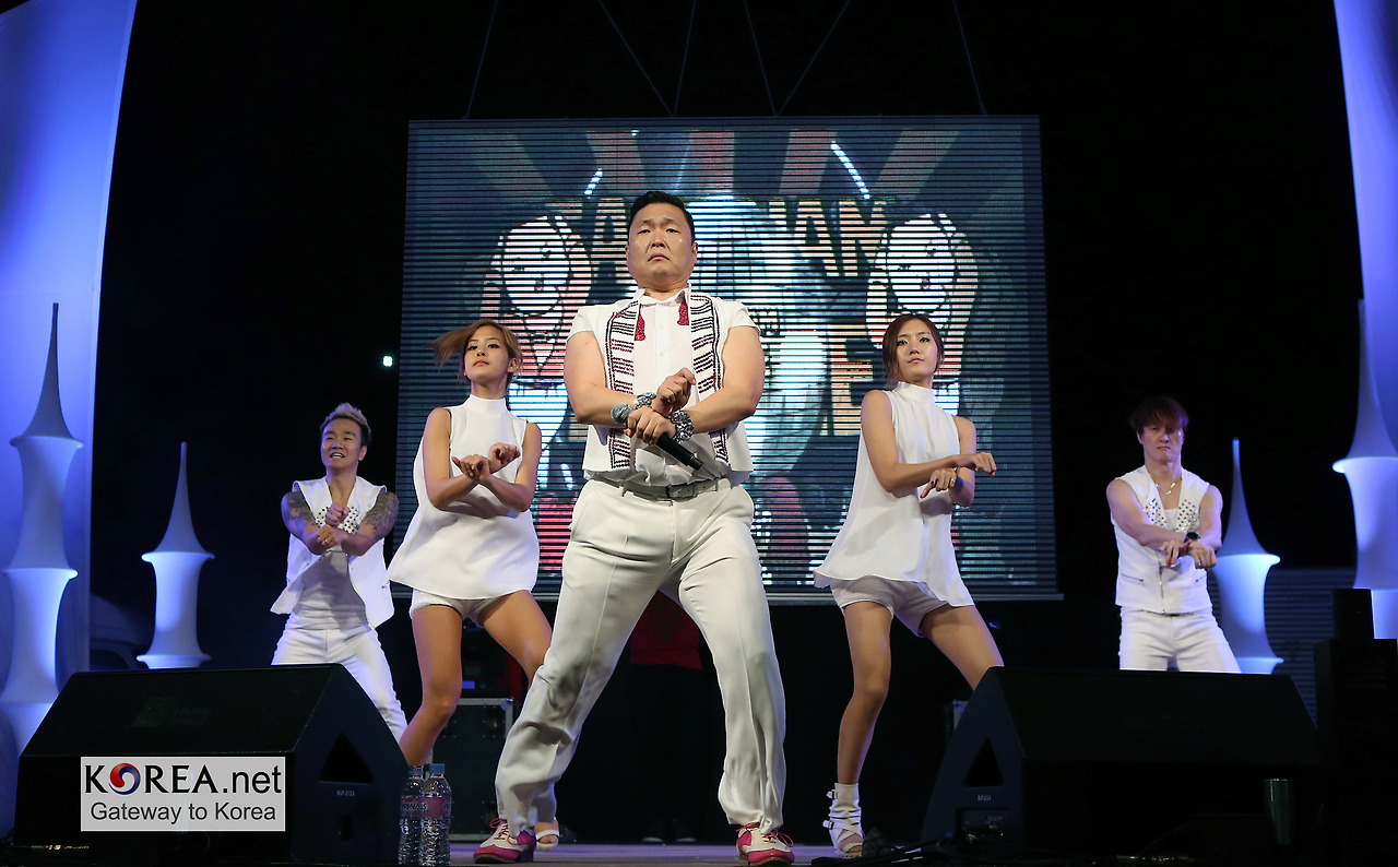 PSY_GangnamStyle_Incheon_11logo_(8046066498).jpg