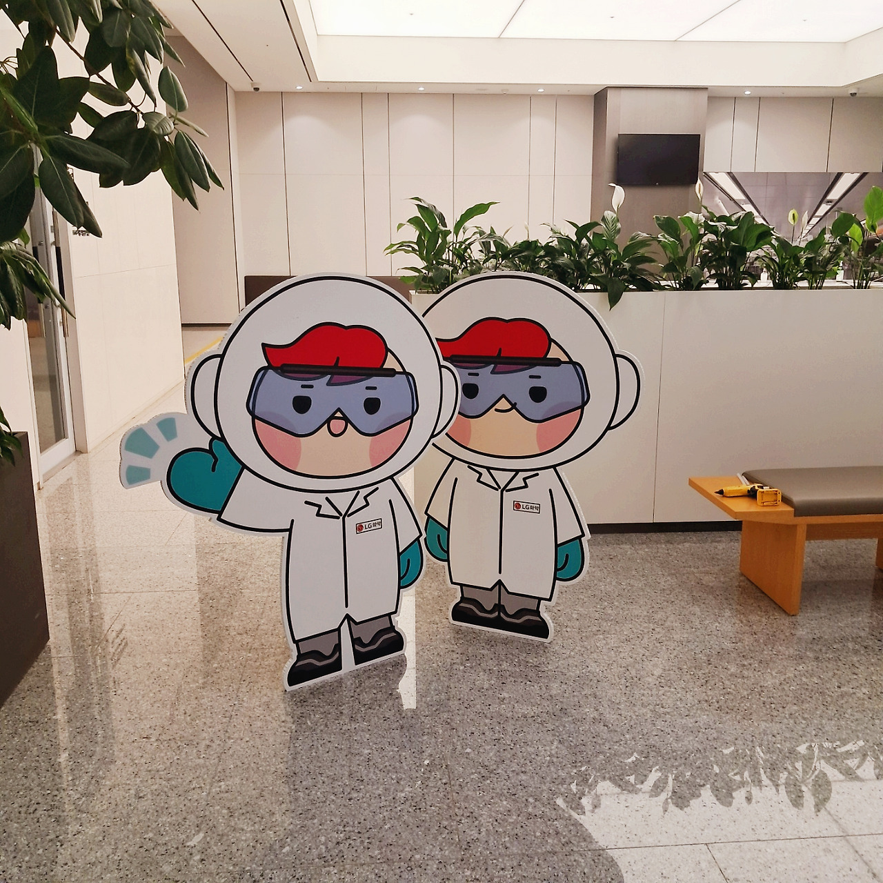 허니콤보드 캐릭터 LG화학.jpg