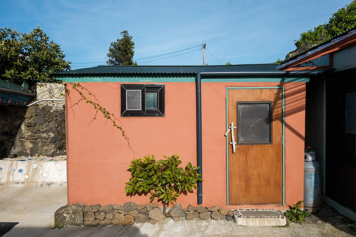 맨도롱또똣2016 바깥화장실 (1).jpg