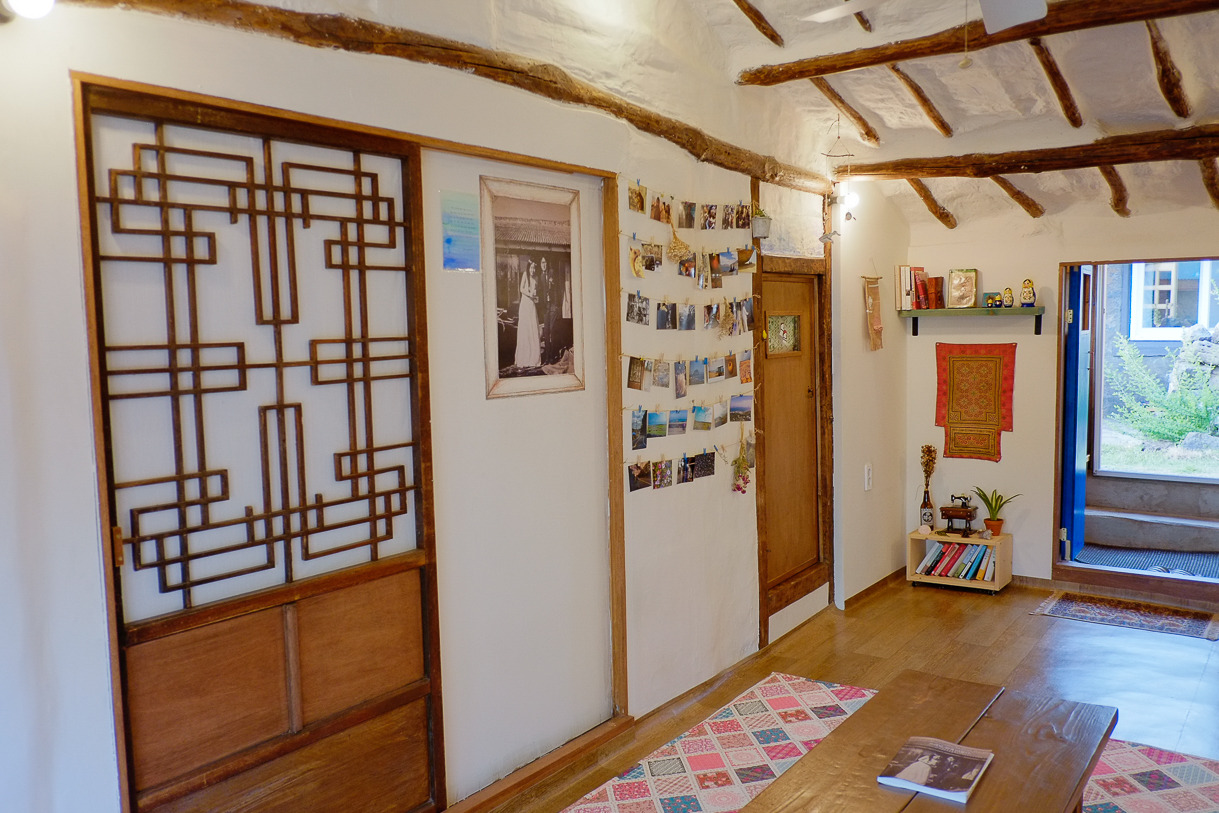 맨도롱또똣2016 안채거실6.jpg