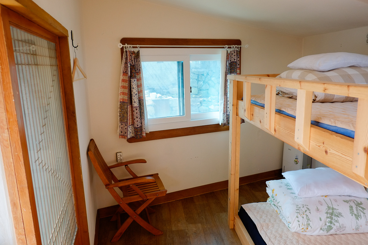 맨도롱또똣2016 바깥채4인실8.jpg