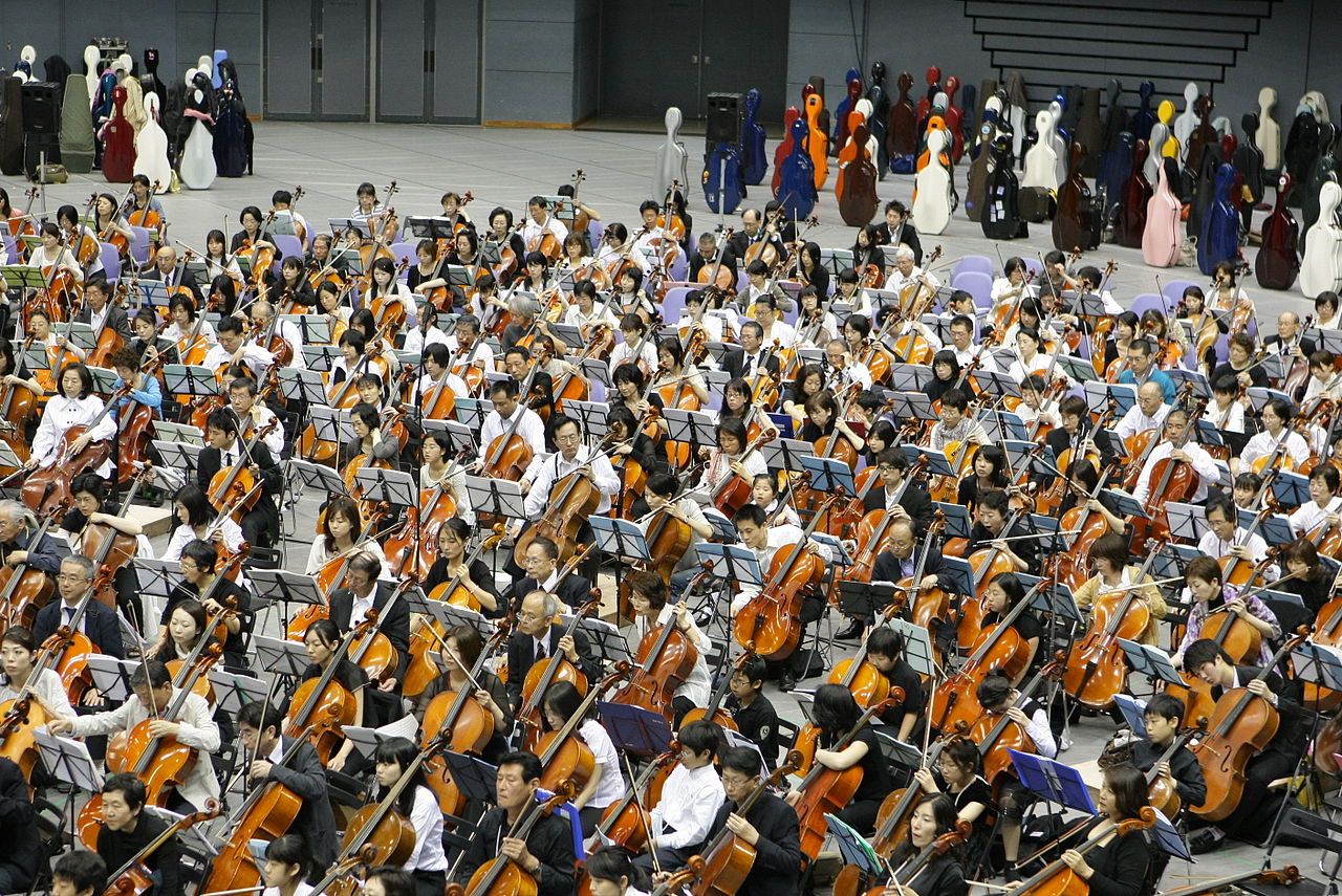 1280px-1000cello_hiroshima_2010-05-16-2 (1).jpg
