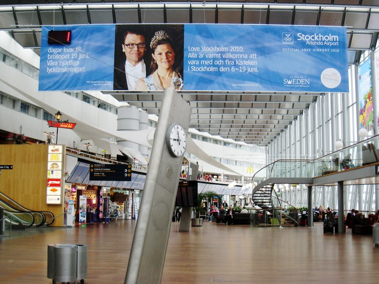 Stockholm_Arlanda_Airport_Banner_18_June_2010.jpg