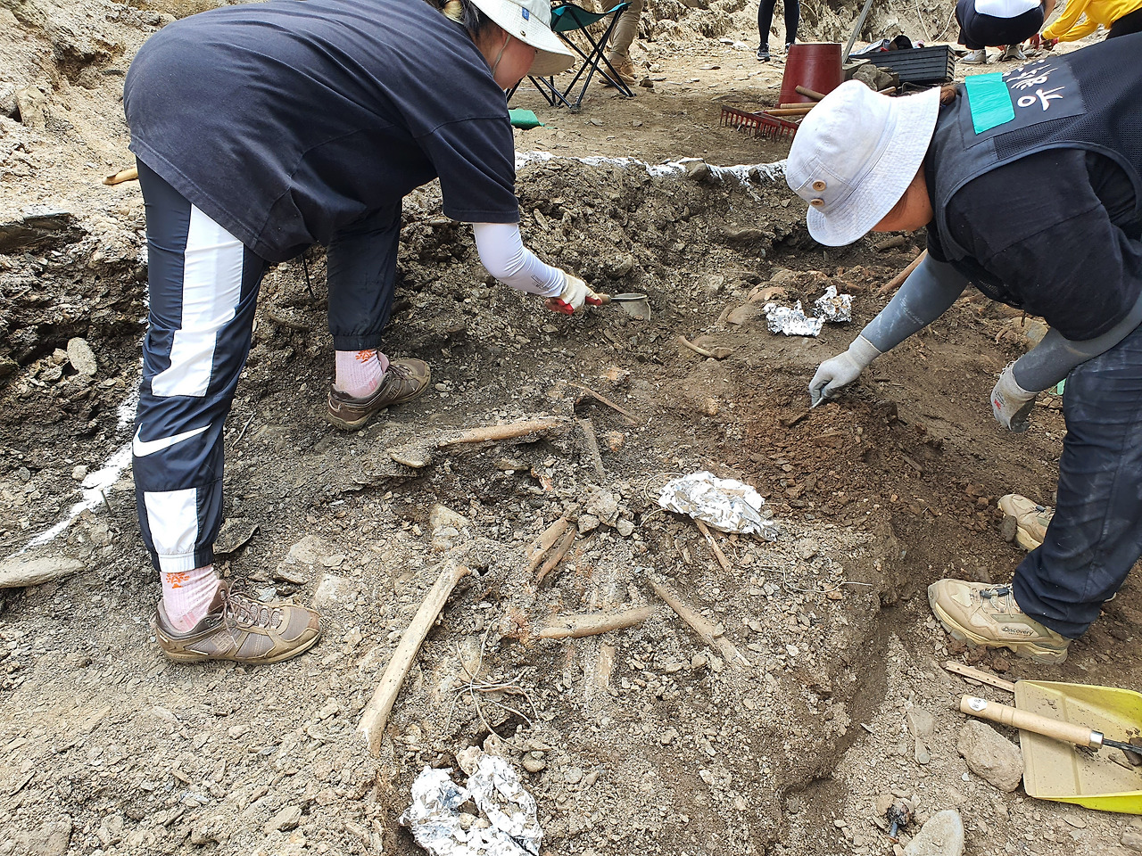 20220611_대전산내골령골 방문_UN특별보고관 동행_0006.jpg