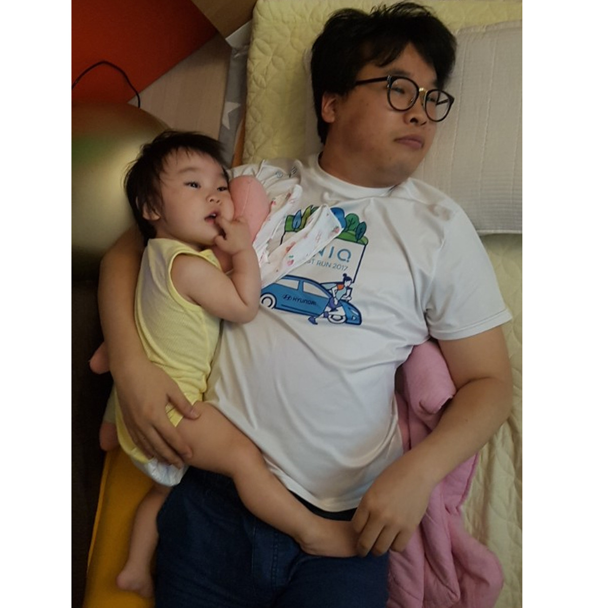 180610 뭐 잼나는 거 없나--.jpg