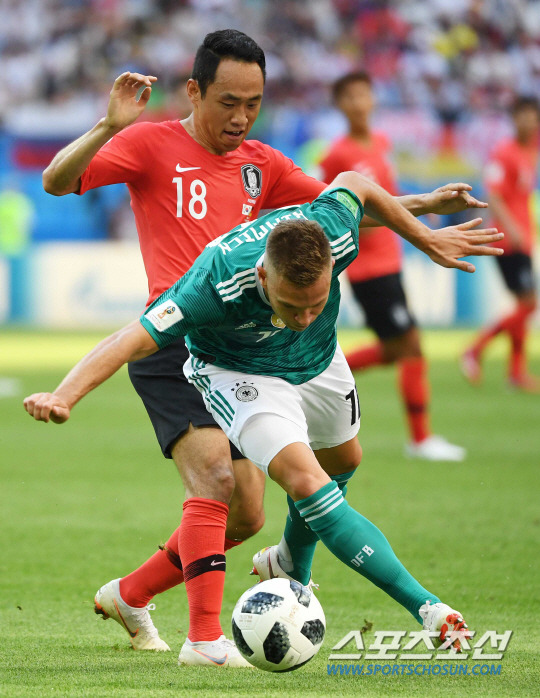 문선민 독일전 전방 압박.jpg