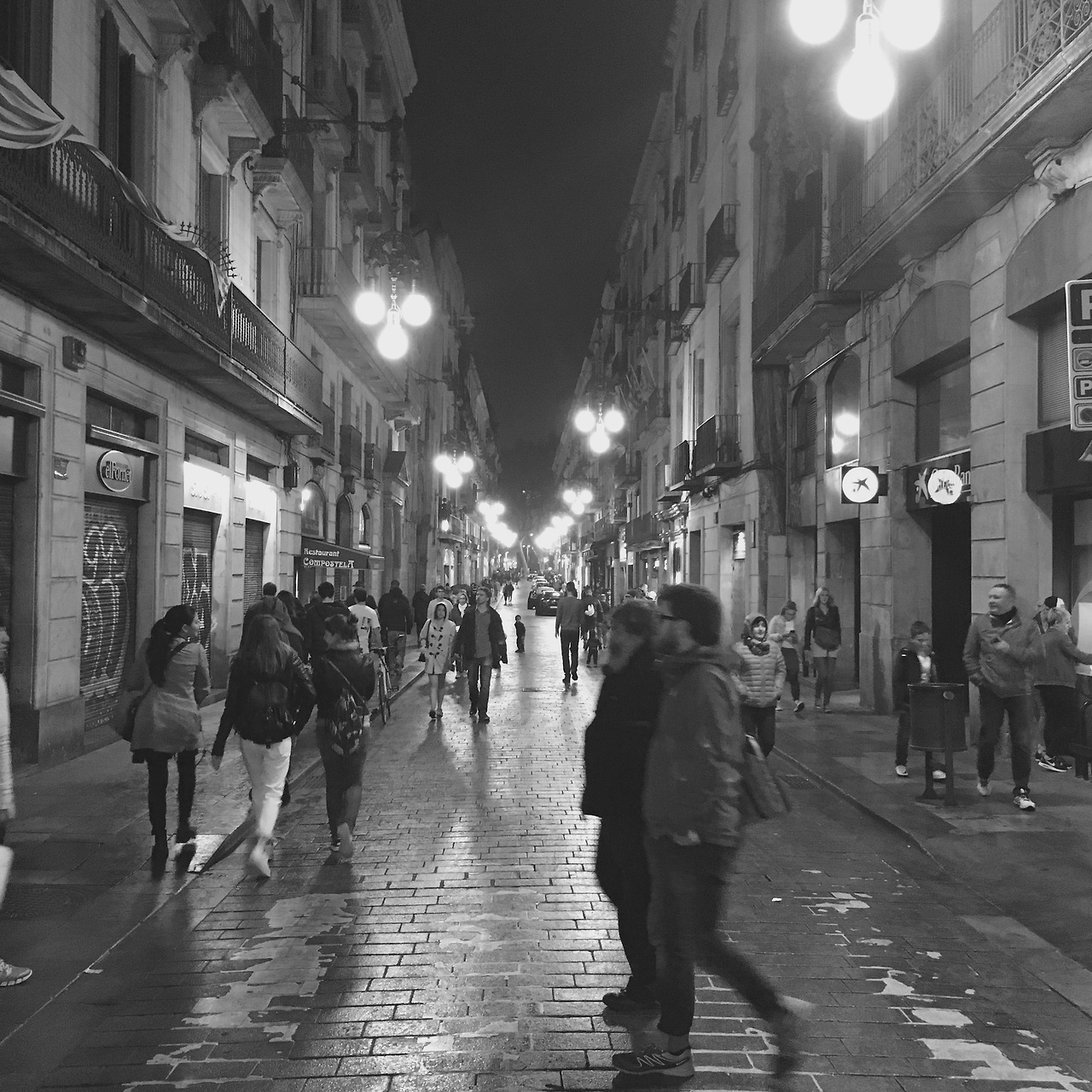 바르셀로나 고딕지구 흑백사진.jpg