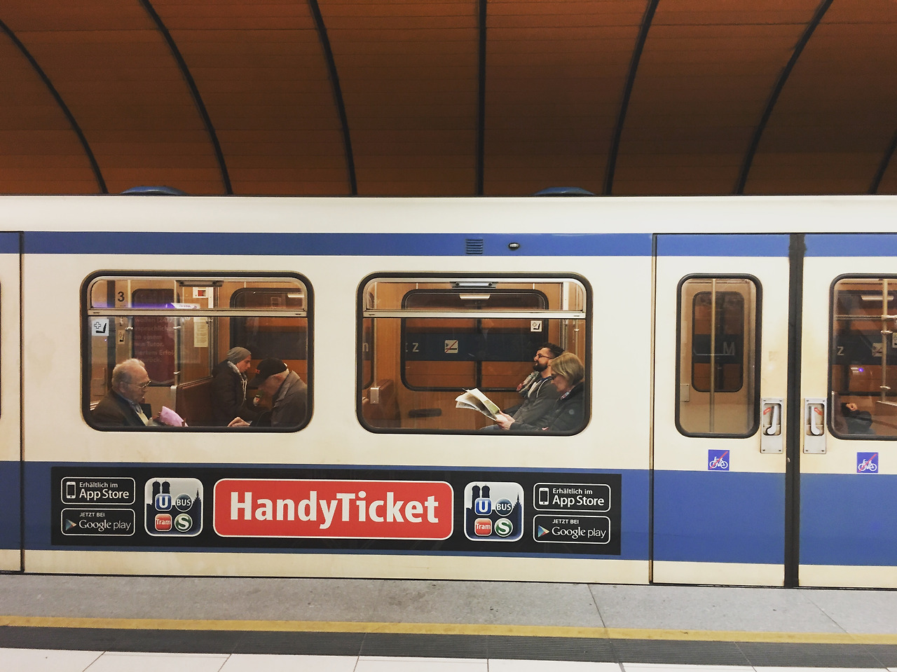 독일 뮌헨 지하철.jpg