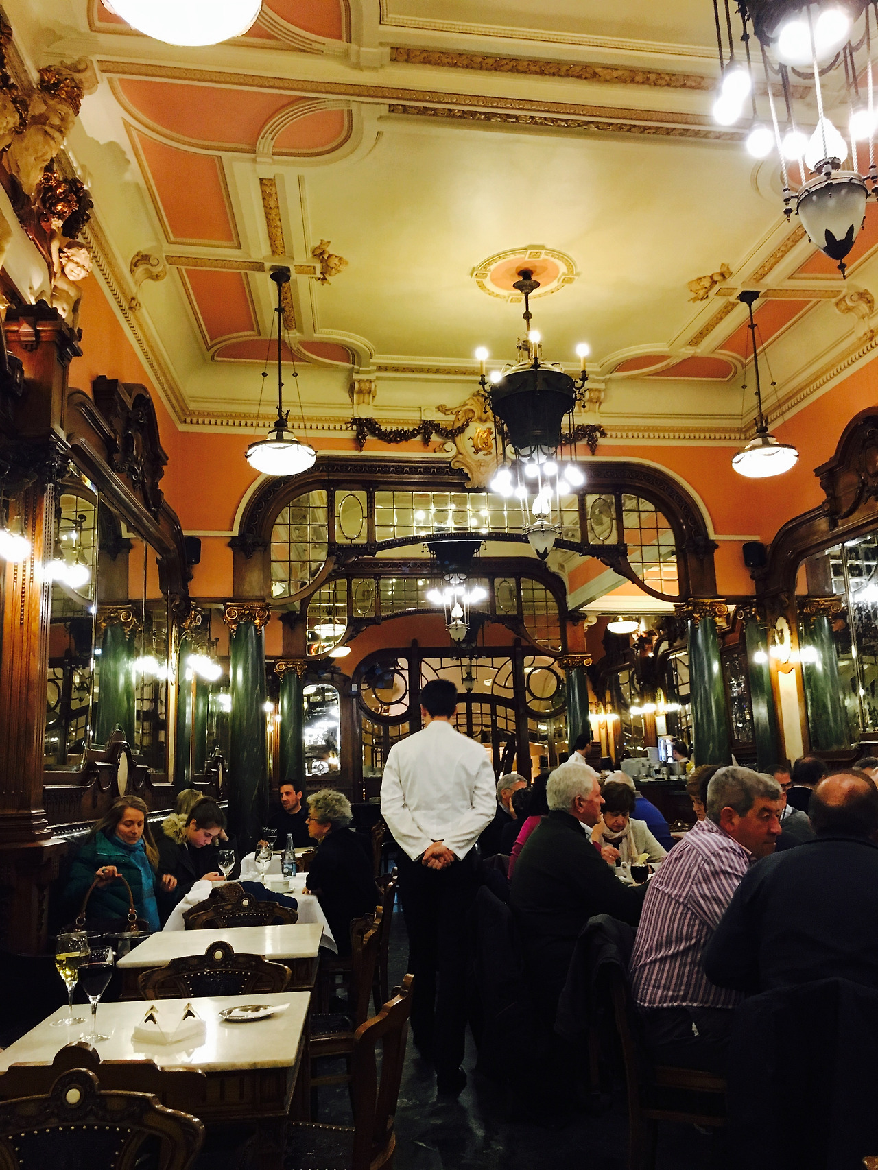 포르투 마제스틱 카페 (해리포터).jpg