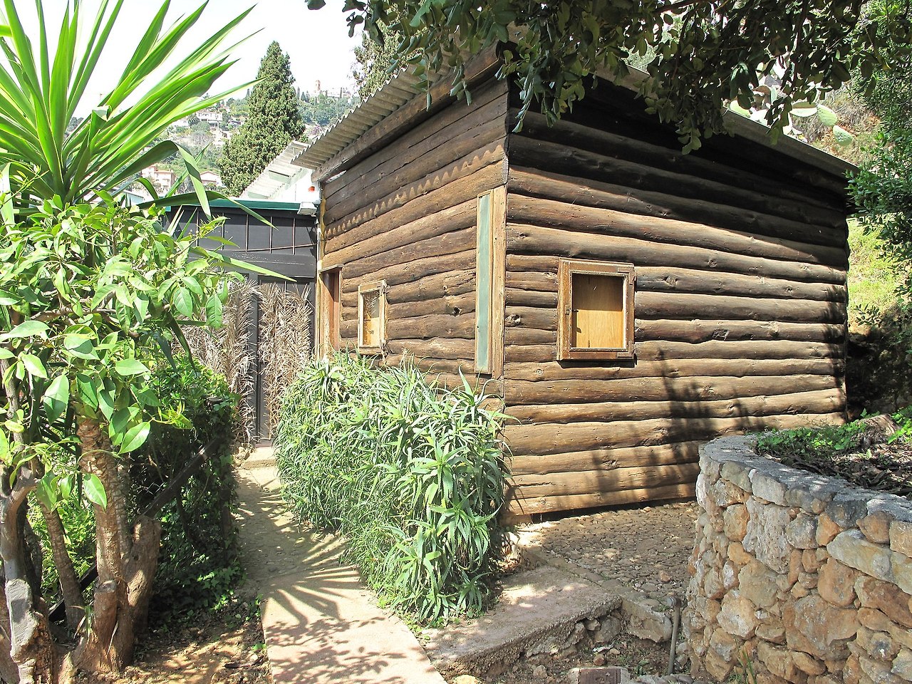 1920px-Cabanon_Le_Corbusier_.jpg
