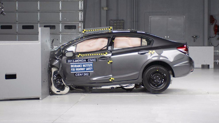 HT_honda_civic_crash_test_lpl_130808_16x9_992.jpg