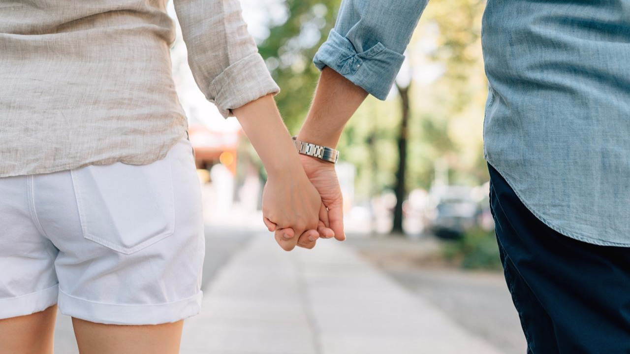 holding-hands-1149411_1280.jpg