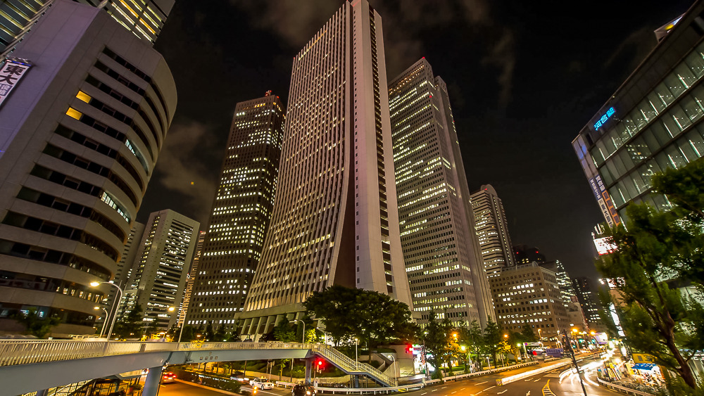 time-lapse-pan-down-view-of-sompo-japan-head-office-building-and-traffic-in-shinjuku-at-night-tokyo-japan_vy5v2rap__F0000.jpg