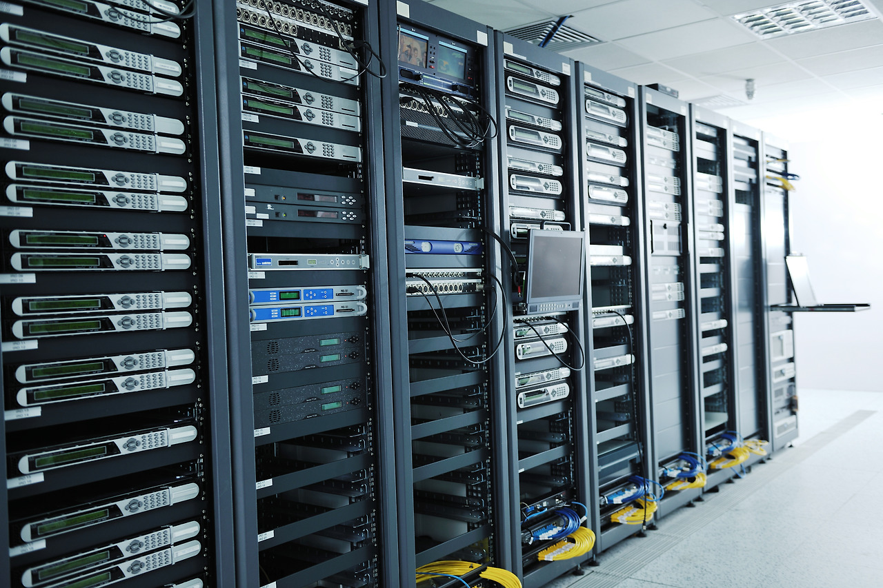 vecteezy_network-server-room_11916395.jpg