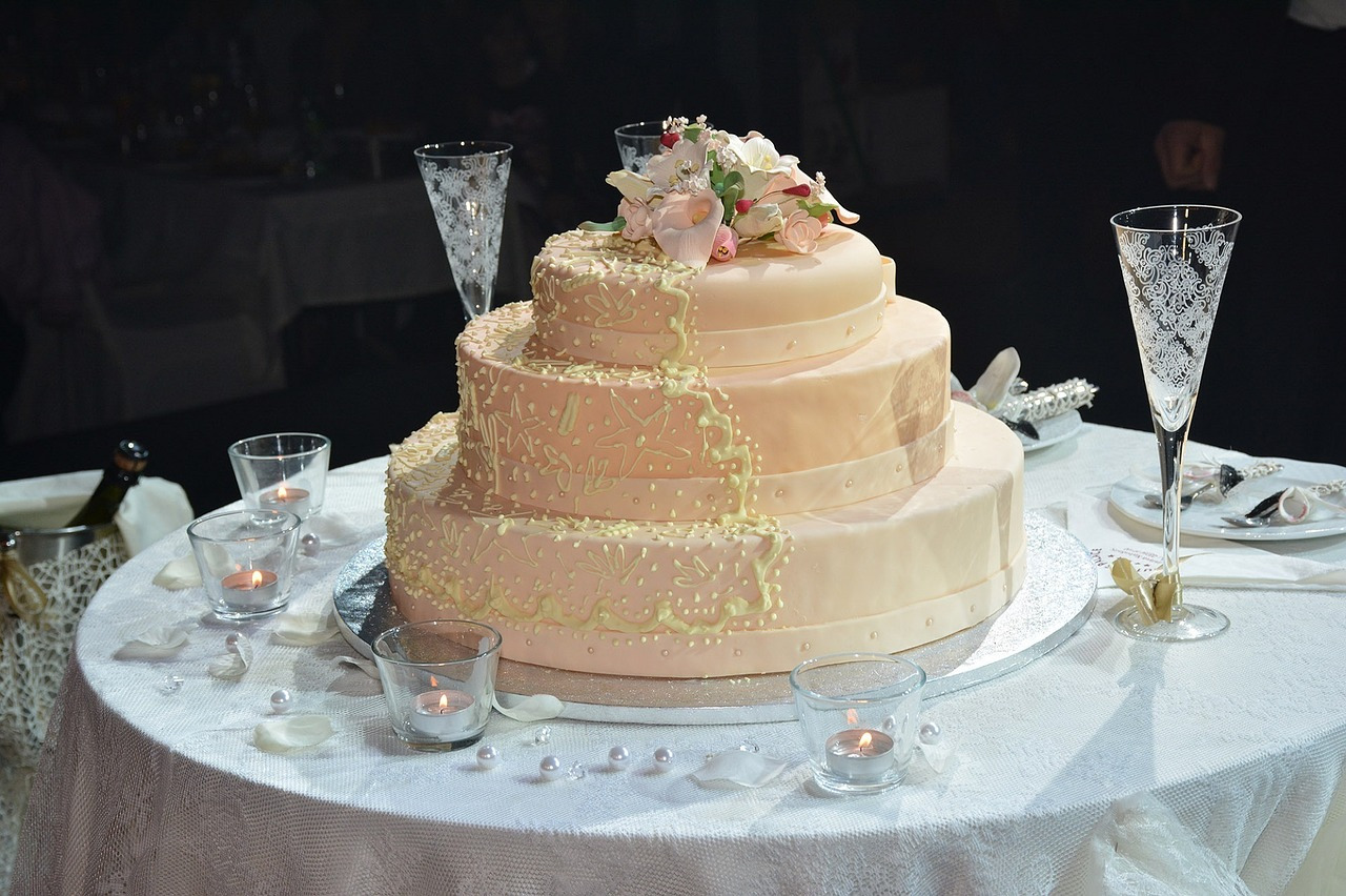 wedding-cake-1280014_1280.jpg
