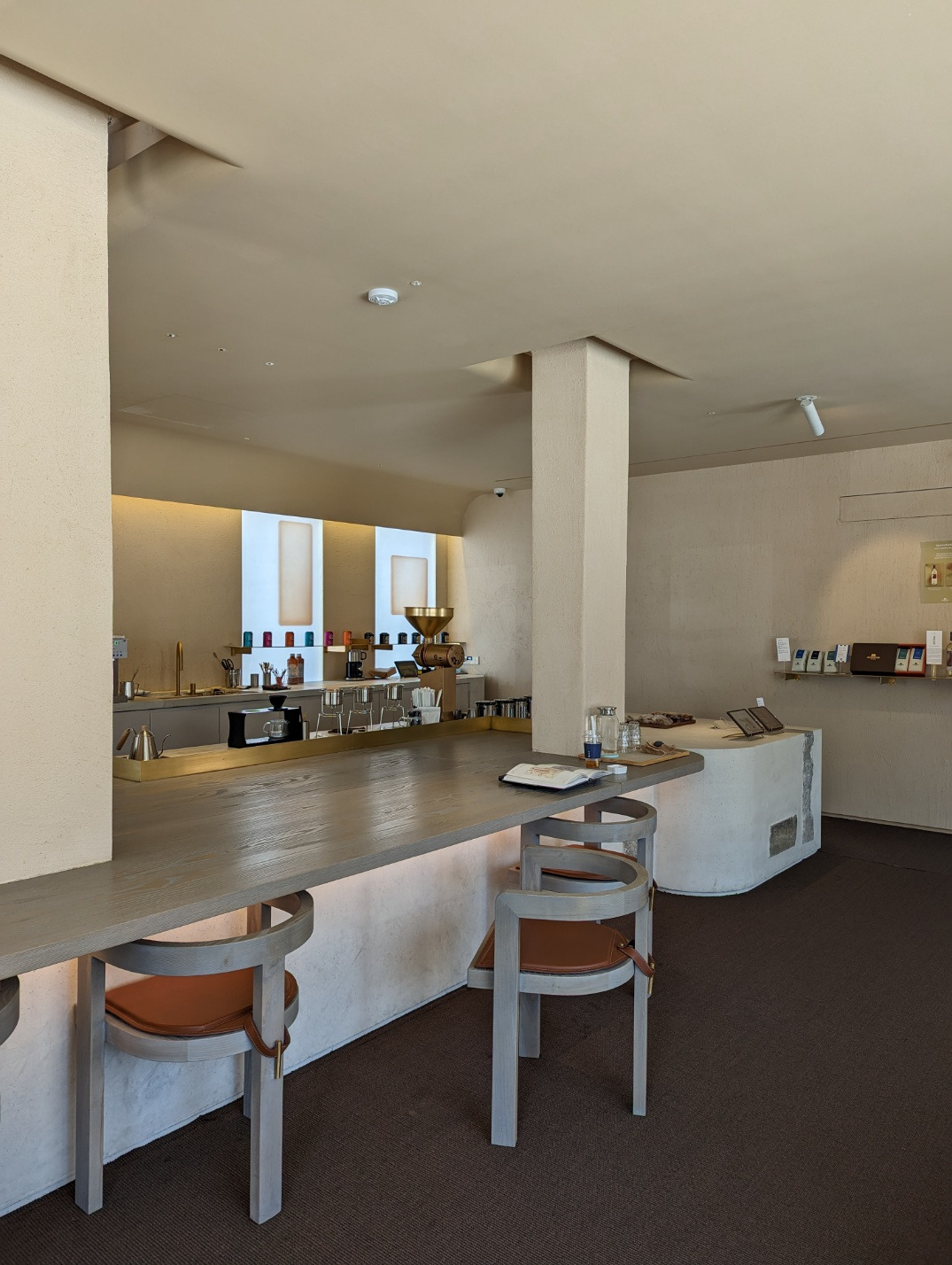 헤레디움 카페 내부.jpg