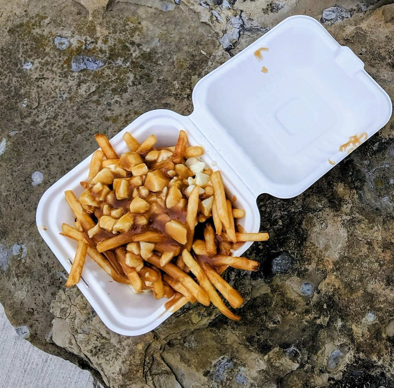 CAFETERIA_POUTINE.jpg