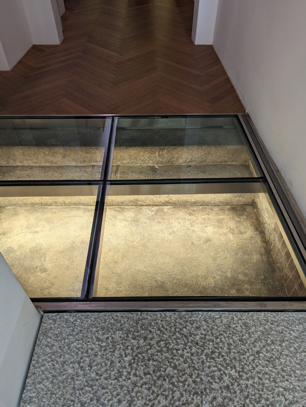 동양척식회사 시절의 계단.jpg