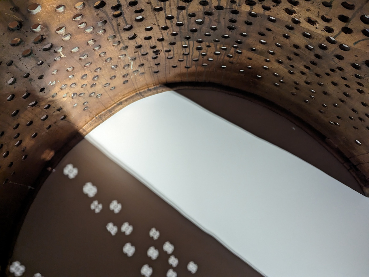 토끼 관음상 내부 빛.jpg