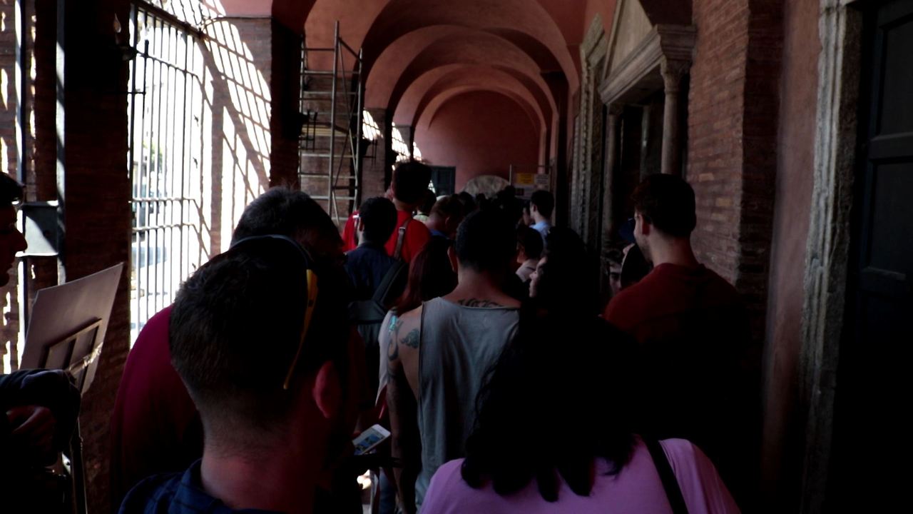 진실의 입 대기줄.jpg