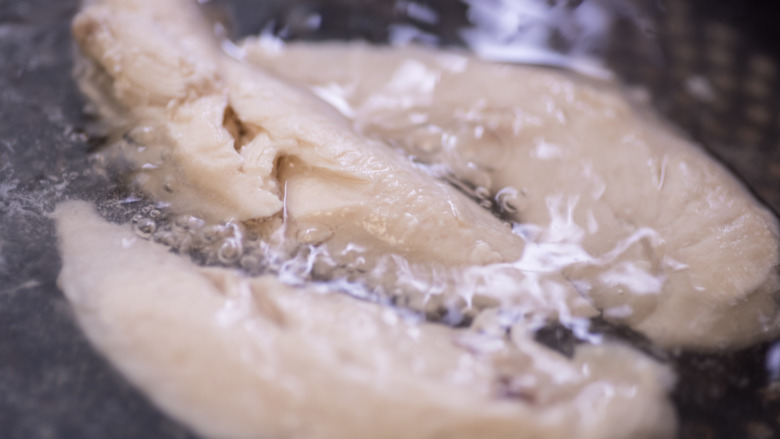 poached-chicken-1618859040.jpg