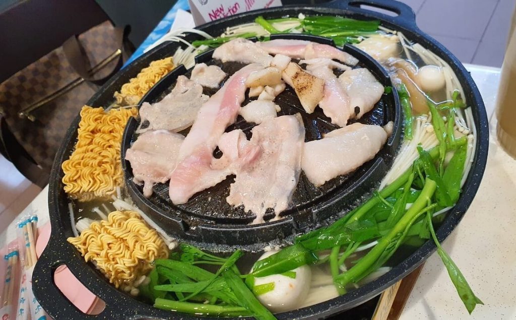 mookata-steamboat-with-noodles-1024x635.jpg