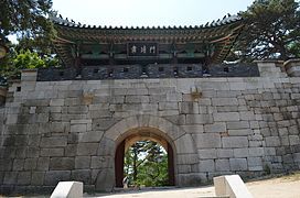 272px-Sukjeongmun_Gate%2C_Seoul%2C_Korea.jpg