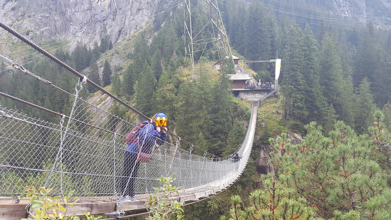 한덱폭포 구름다리.jpg