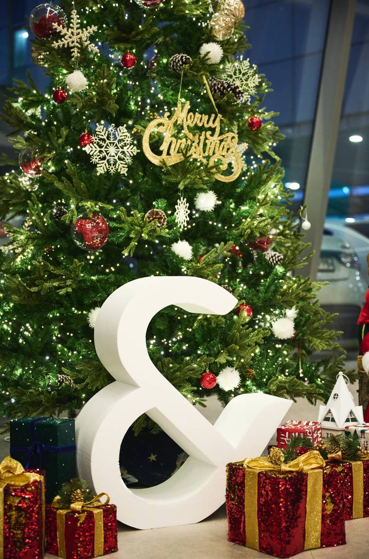 11. 더위크앤리조트 크리스마스 장식.jpg