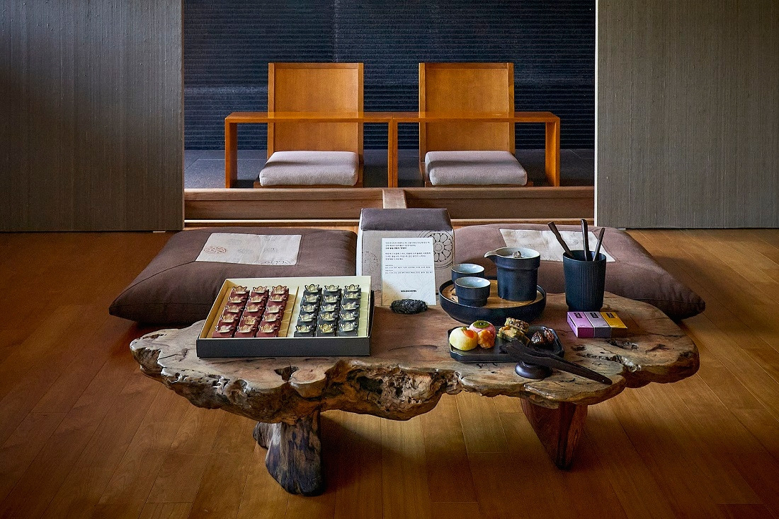 코오롱호텔_ 천년고도 신라 왕족 체험 ‘신라의 황금빛 달밤’ 패키지 출시_코오롱호텔 '신라의 황금빛 달밤' 패키지 웰컴 다과상.jpg