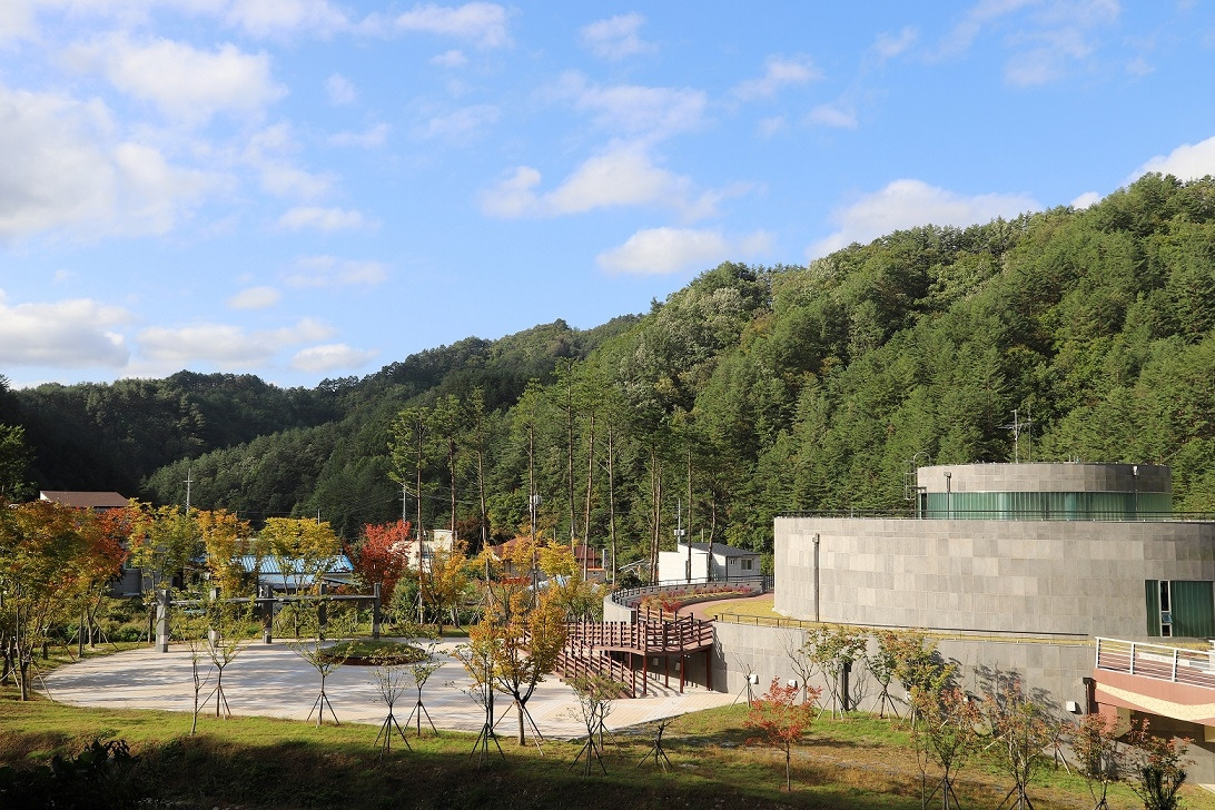 사진04_금강송 에코리움 전경.jpg