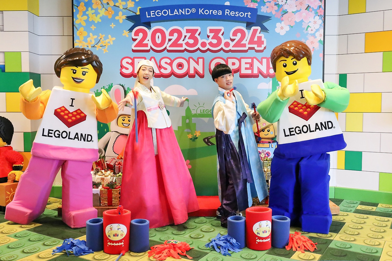 [사진자료 1] 레고랜드 호텔은 새해를 맞아 다양한 어린이 전통 프로그램을 마련한다.jpg